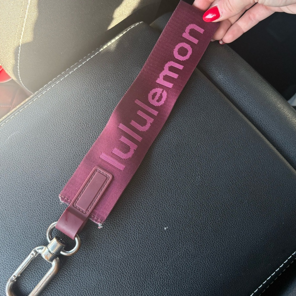 Lululemon never lost keychain